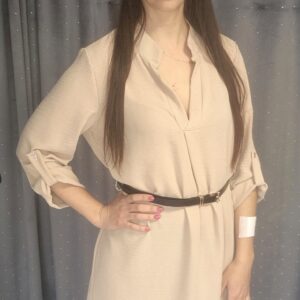 Flóraa - Bézs színű , V nyakú , öves ruha